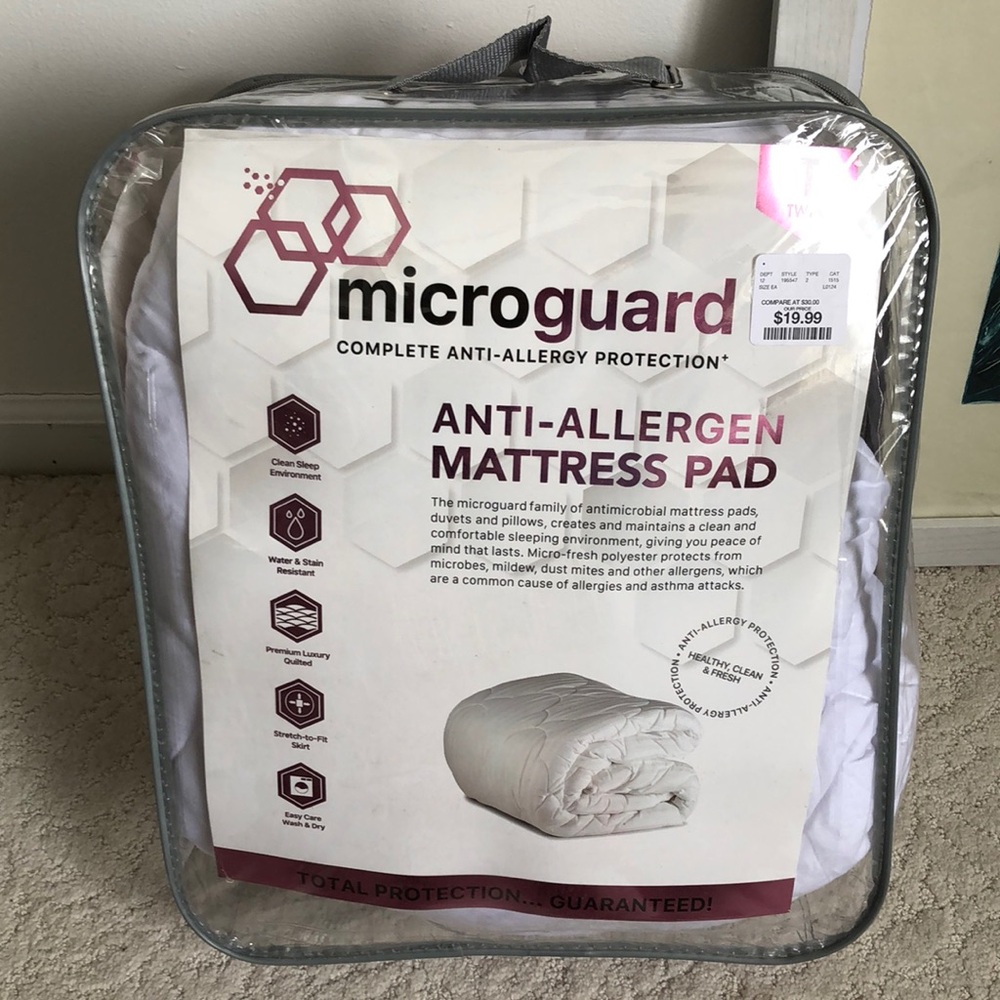 Twin Mattress Pad Anti-Allergen Water Stain Resistant in Package
